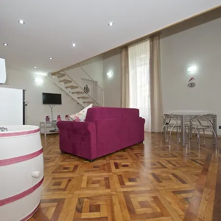 Apartamento 20 Steps From Piazza Castello *